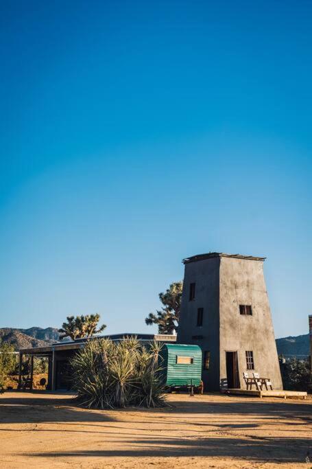 Joshua Tree Hidden Tower * Views - Landmark Юкка-Вэлли Экстерьер фото